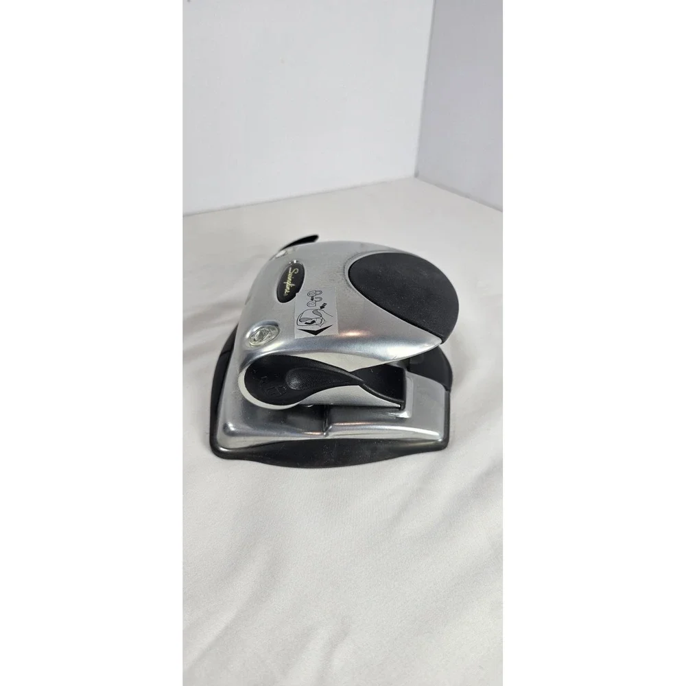 Swingline Easy View 2-Hole Punch 20 Sheets Green/Red‎ Light Alignment Indicator